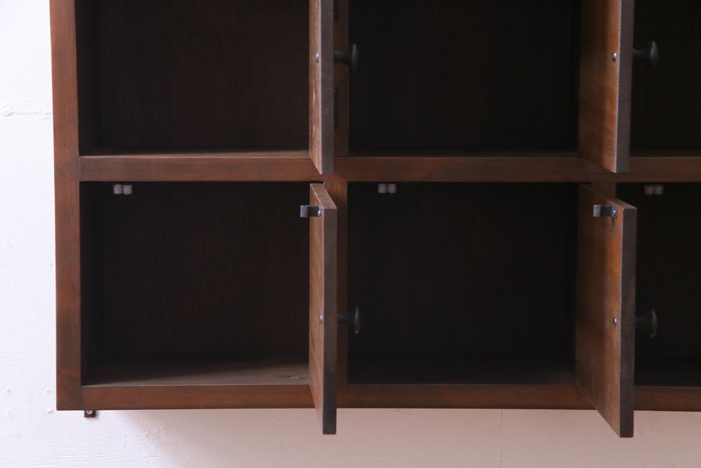 ラフジュ工房オリジナル　3×3マス　シンプルでレトロな壁掛けマス目棚・右開き(収納棚、ウォールシェルフ、吊り戸棚)