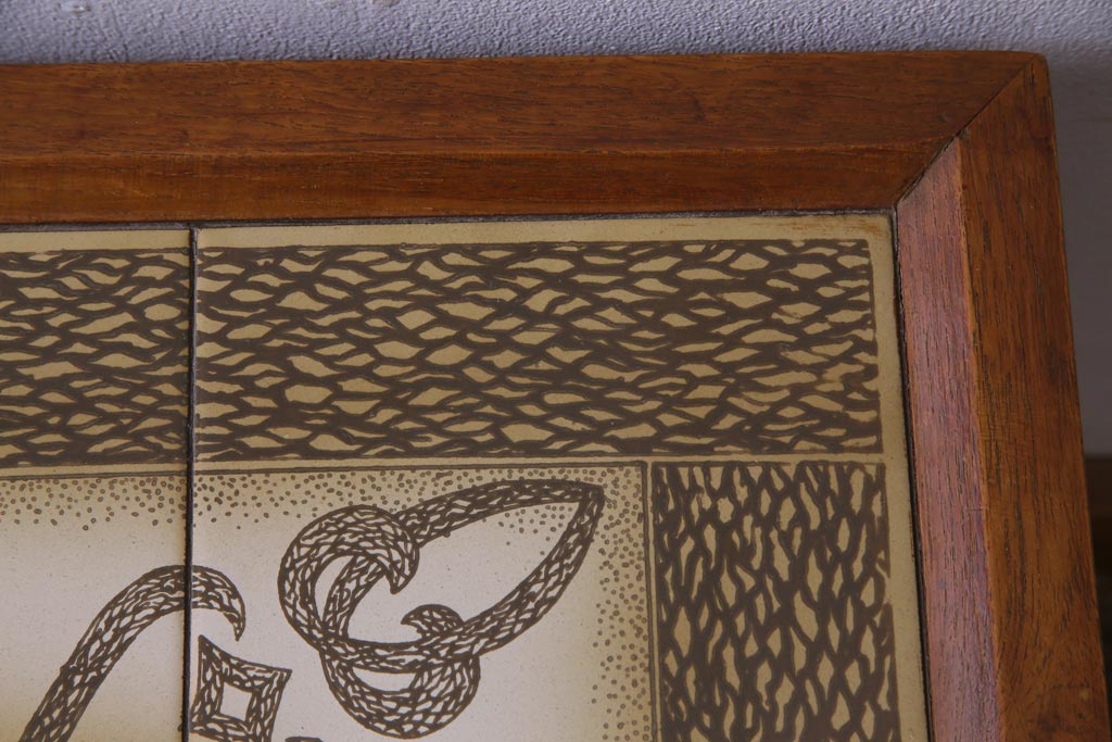 ヴィンテージ家具　北欧ビンテージ　チーク材　ミッドセンチュリーな雰囲気漂うタイルトップのネストテーブル(サイドテーブル)