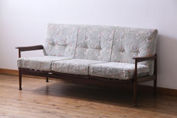 ヴィンテージ家具　イギリスビンテージ　ローズウッド材　すっきりとしたデザインの3人掛けソファ