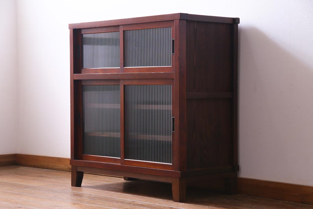 レトロ家具　昭和レトロ　モールガラス入り　リメイク　ノスタルジックな脚付ガラス戸棚(収納棚、キャビネット)