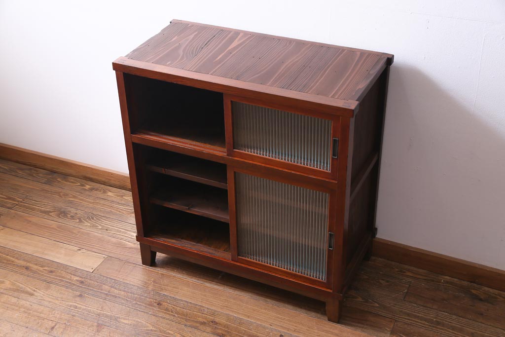 レトロ家具　昭和レトロ　モールガラス入り　リメイク　ノスタルジックな脚付ガラス戸棚(収納棚、キャビネット)