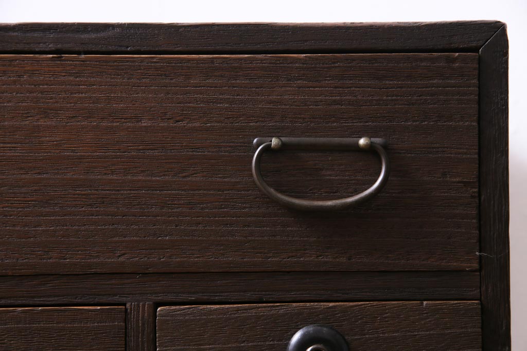 アンティーク家具　和製アンティーク　総桐材　立体的な鍵穴が目を引く小箪笥(小引き出し、和タンス、桐箪笥、桐たんす)