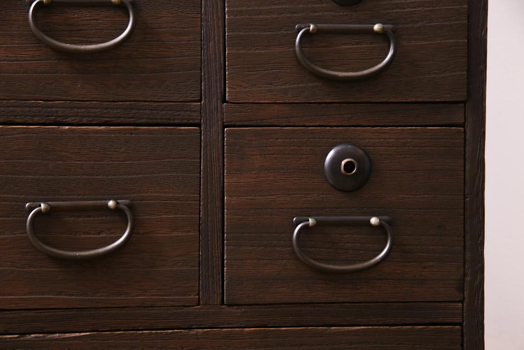 アンティーク家具　和製アンティーク　総桐材　立体的な鍵穴が目を引く小箪笥(小引き出し、和タンス、桐箪笥、桐たんす)