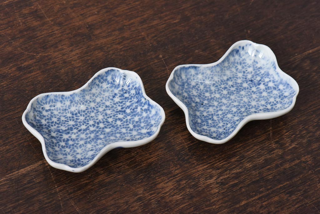江戸期　結霜のような模様が可愛らしいアンティークの印判豆皿(変形皿)