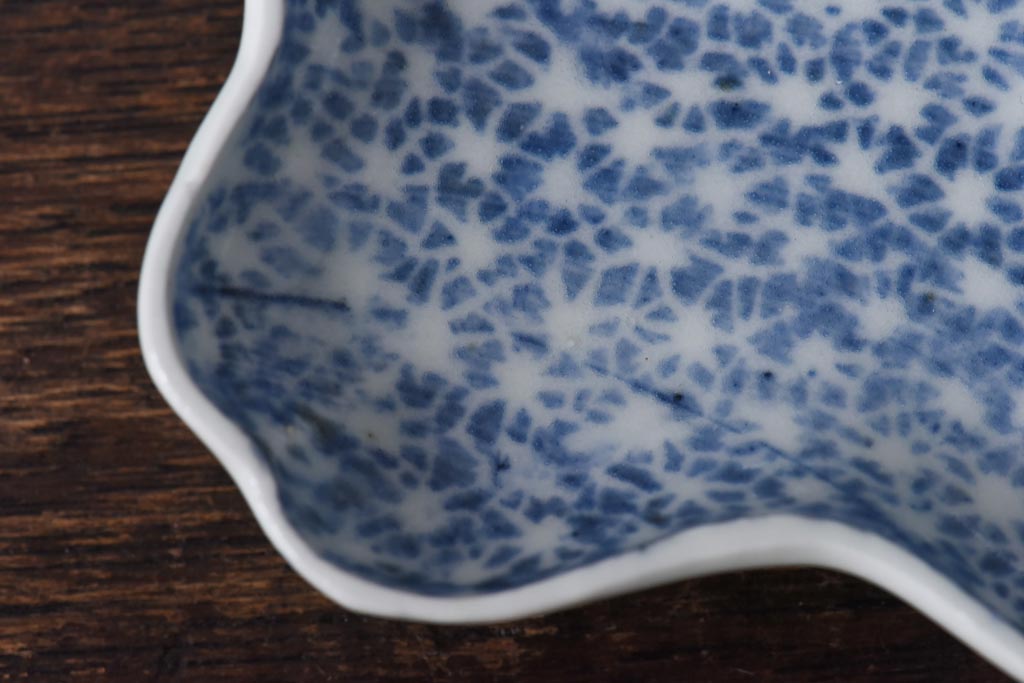江戸期　結霜のような模様が可愛らしいアンティークの印判豆皿(変形皿)