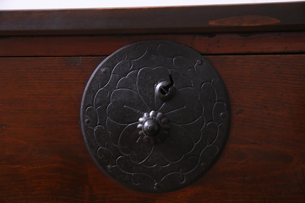 アンティーク家具　古民具　前面栗材　漆塗り　米沢箪笥をリメイクした味のあるテレビボード(リビングボード、チェスト)