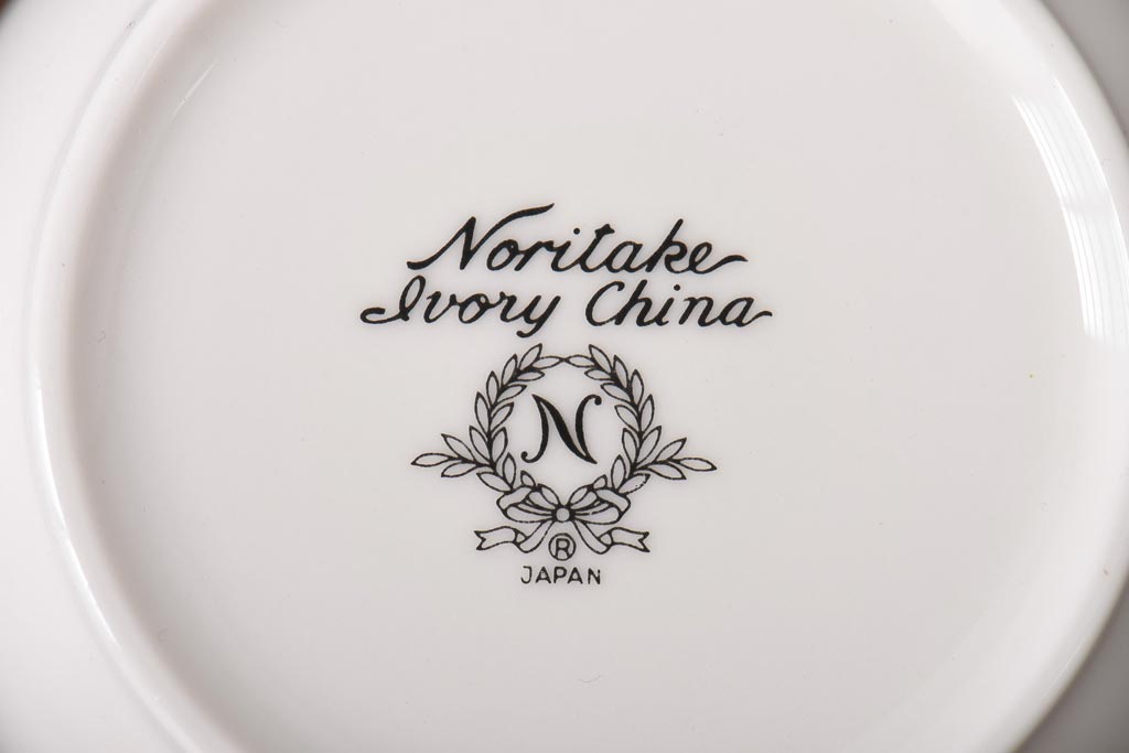 未使用品　ノリタケ(Noritake、日陶)　海外輸出　アイボリーチャイナ　トリオ2客セット・箱付き(カップ、ソーサー、プレート)