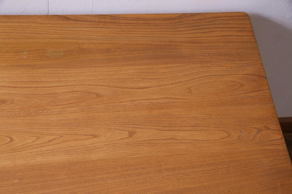ヴィンテージ家具　イギリスビンテージ　ERCOL(アーコール)　天板ニレ材　明るい木色が優しげな2人掛けダイニングテーブル