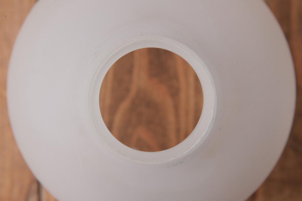 和製アンティーク　オパールガラス　シンプルながら上品な雰囲気漂うペンダントライト(天井照明、吊り下げ照明)