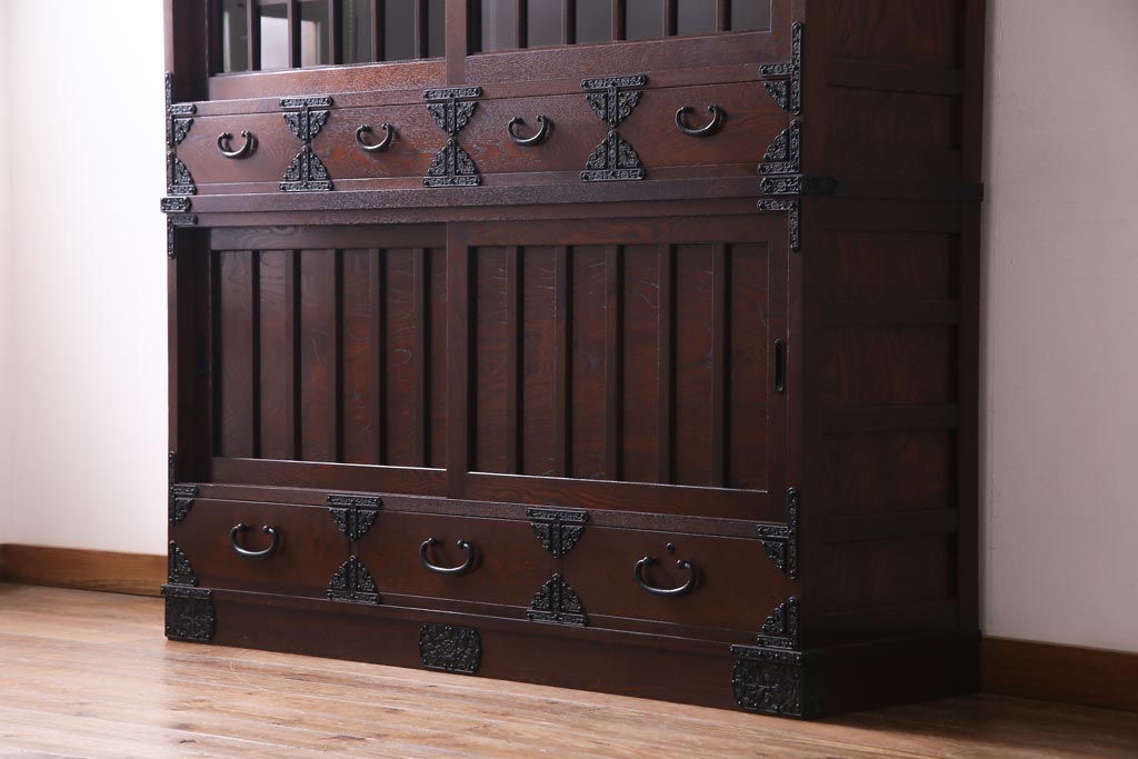 中古美品　国産　高級民芸家具　欅材・桐材　威厳のある雰囲気が魅力的な食器棚(収納棚、戸棚)