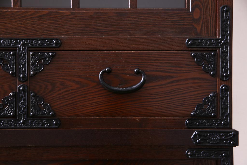 中古美品　国産　高級民芸家具　欅材・桐材　威厳のある雰囲気が魅力的な食器棚(収納棚、戸棚)