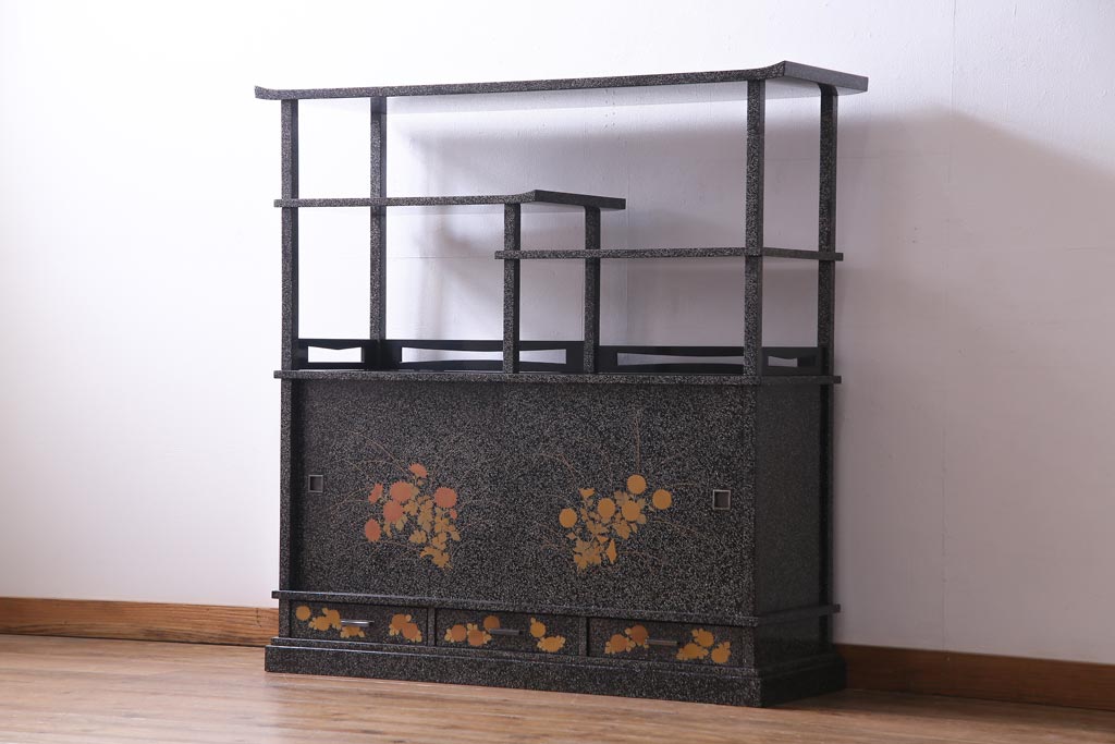 アンティーク家具　最高級品!　漆塗り　煌びやかな意匠が目を引く総散螺鈿蒔絵飾り棚(茶棚、戸棚)(R-034689)
