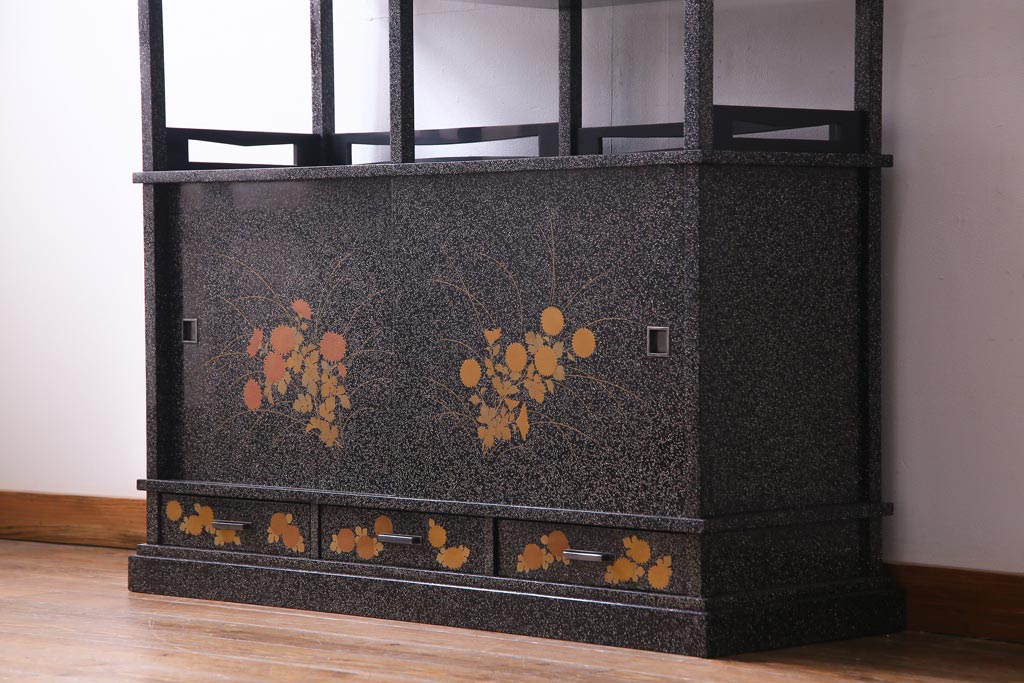アンティーク家具　最高級品!　漆塗り　煌びやかな意匠が目を引く総散螺鈿蒔絵飾り棚(茶棚、戸棚)(R-034689)
