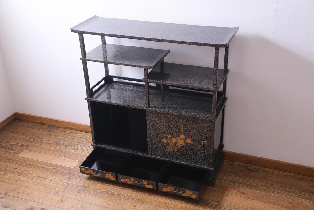 アンティーク家具　最高級品!　漆塗り　煌びやかな意匠が目を引く総散螺鈿蒔絵飾り棚(茶棚、戸棚)(R-034689)