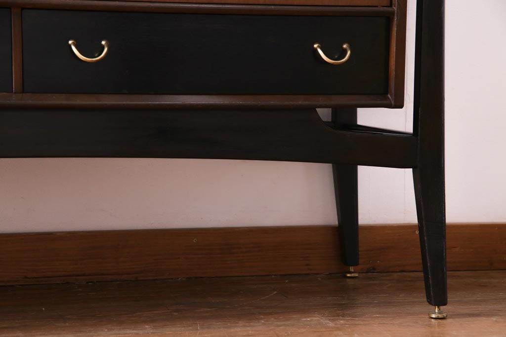 ヴィンテージ家具　北欧ビンテージ　G-PLAN(ジープラン)　BBシリーズ　レア　ハイセンスなデザインが魅力的なサイドボード(リビングボード、収納棚)