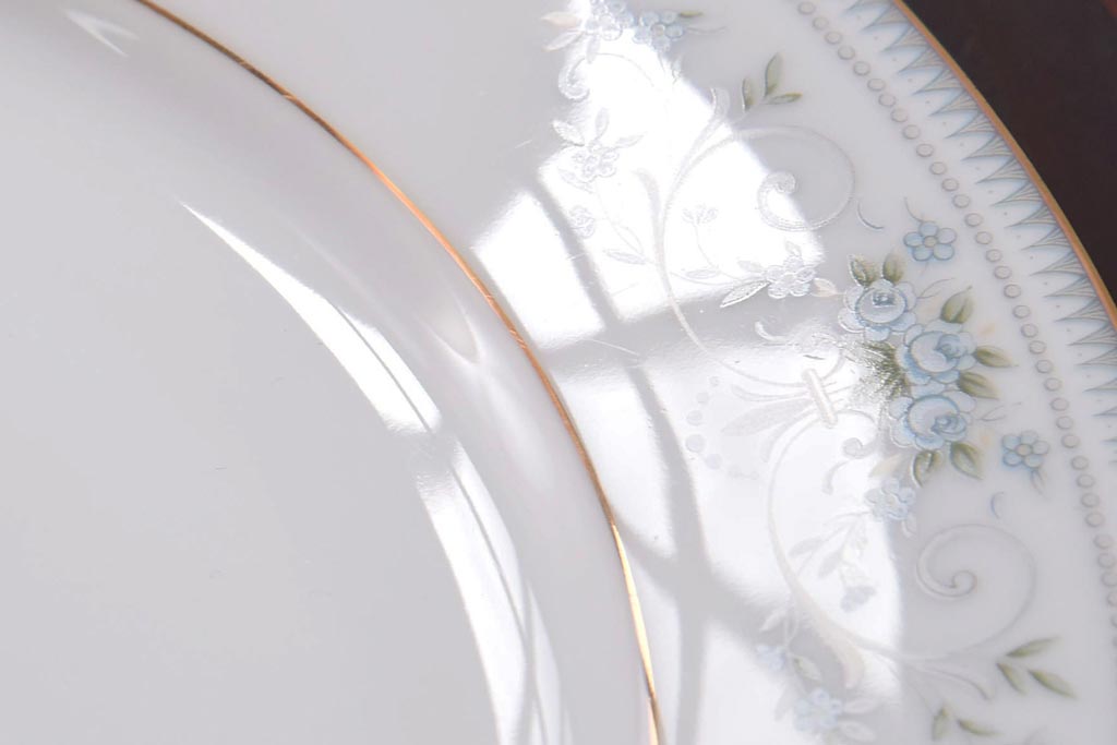 中古　ノリタケ(Noritake)　NOBLE(ノーブル) 2600　金彩　清楚な雰囲気漂う小花柄の小皿5枚セット(プレート、洋食器)