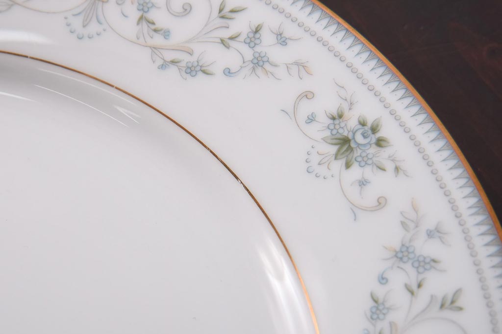 中古　ノリタケ(Noritake)　NOBLE(ノーブル) 2600　金彩　清楚な雰囲気漂う小花柄の小皿5枚セット(プレート、洋食器)