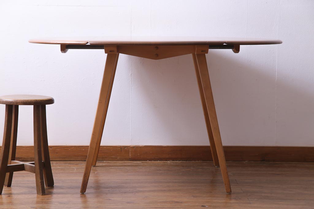 中古　ERCOL(アーコール)　スタイリッシュなデザインが目をひくバタフライテーブル(ドロップリーフテーブル、ダイニングテーブル)(1)