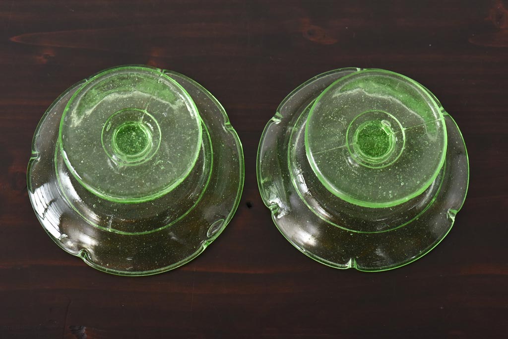 アンティーク雑貨　和製アンティーク　プレスガラス　ウランガラスのレトロな氷コップ2個セット