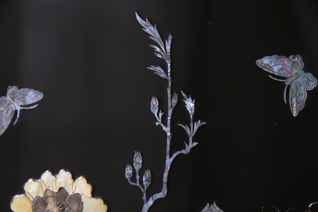 中古　民芸家具　花鳥図　孔雀　表現力の高さが窺える螺鈿細工の衝立(つい立て)(定価約65万円)