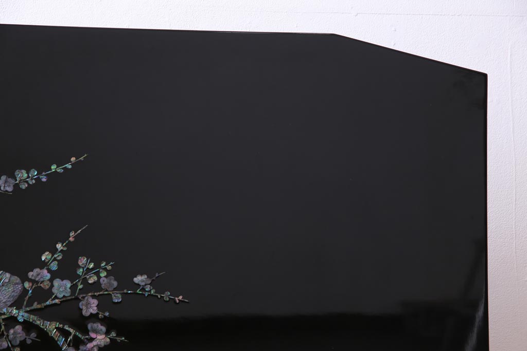 中古　民芸家具　花鳥図　孔雀　表現力の高さが窺える螺鈿細工の衝立(つい立て)(定価約65万円)
