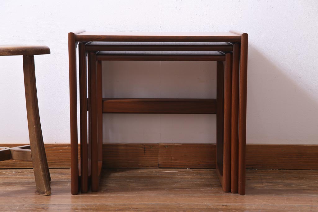 ヴィンテージ家具　北欧ビンテージ　G-PLAN(ジープラン)　チーク材　温かみのある木味のネストテーブル(サイドテーブル)(1)