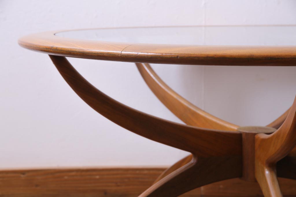 ヴィンテージ家具　北欧ビンテージ　G-plan(ジープラン)　チーク材　スタイリッシュな存在感を放つスパイダーコーヒーテーブル(センターテーブル)(1)