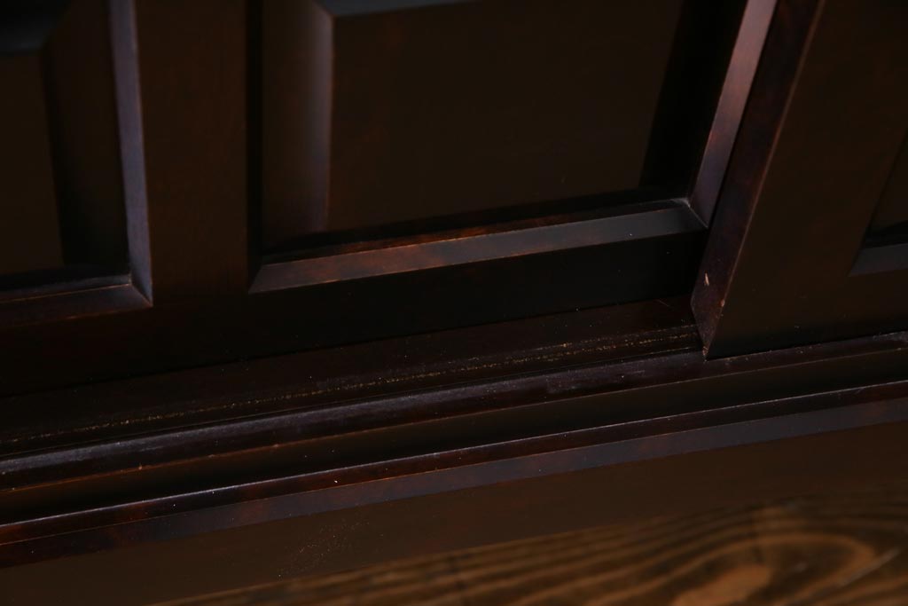 中古　北海道民芸家具　OM175　シックなデザインの脚付き玄関棚(サイドボード、下駄箱、戸棚)(定価約29万円)