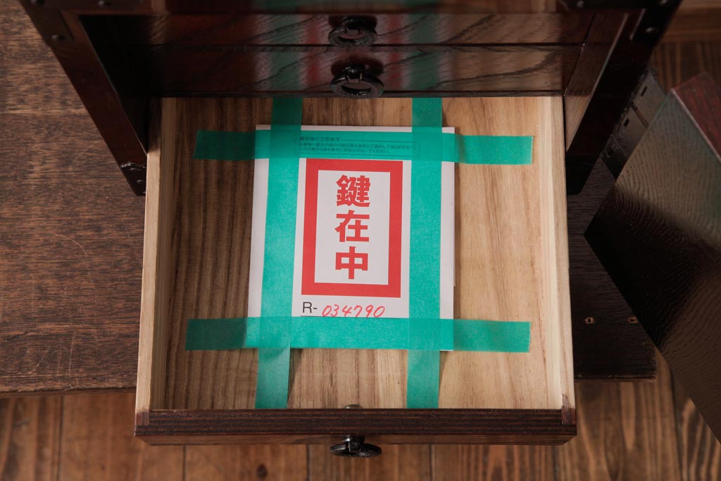 中古　民芸家具　花型の装飾金具が目を引く小箪笥(掛硯型、懸硯型、船箪笥、舟箪笥、小引き出し)