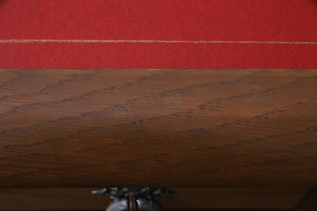 ヴィンテージ家具　イギリスビンテージ　オーク材　レザートップが高級感引き立てるニーホールデスク(両袖机)