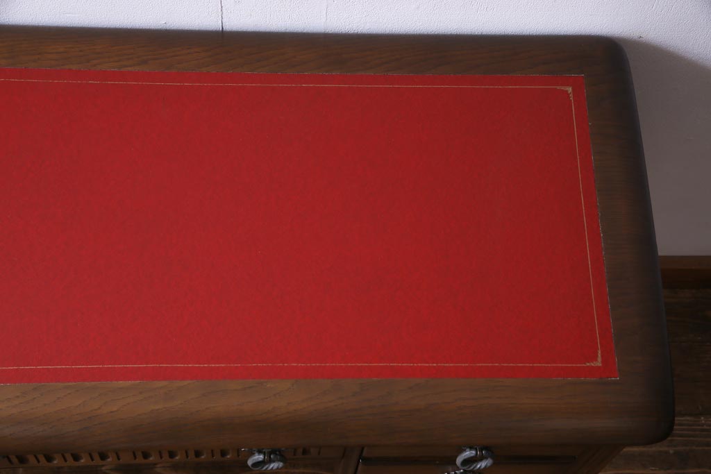 ヴィンテージ家具　イギリスビンテージ　オーク材　レザートップが高級感引き立てるニーホールデスク(両袖机)