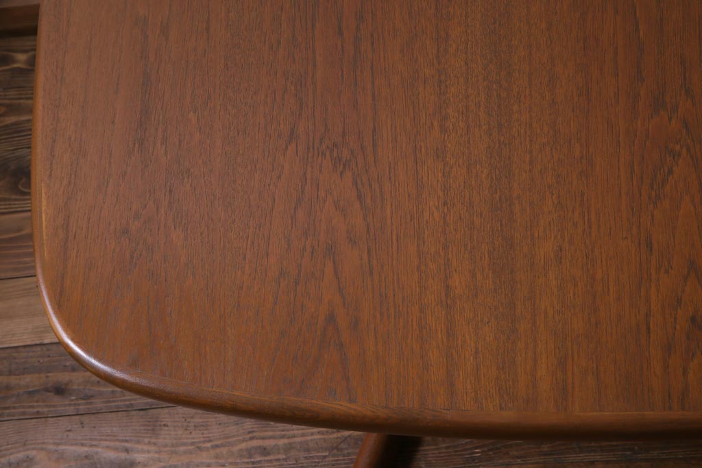 ヴィンテージ家具　北欧ビンテージ　デンマーク製　チーク材　ナチュラルな雰囲気が取り入れやすいダイニングテーブル(食卓)