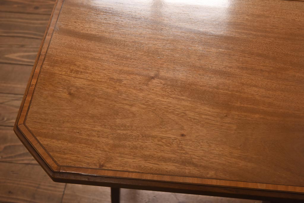 アンティーク家具　イギリスアンティーク　ウォールナット材　なめらかな木味が美しいバタフライテーブル(ドロップリーフテーブル、カフェテーブル)