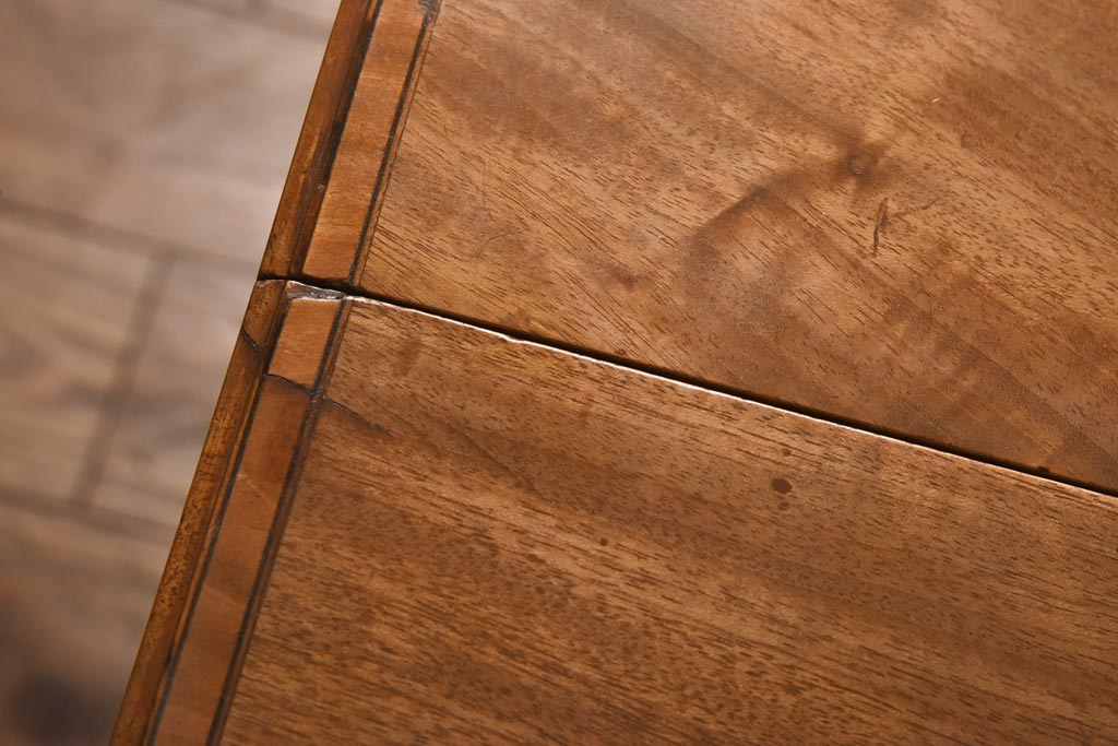 アンティーク家具　イギリスアンティーク　ウォールナット材　なめらかな木味が美しいバタフライテーブル(ドロップリーフテーブル、カフェテーブル)