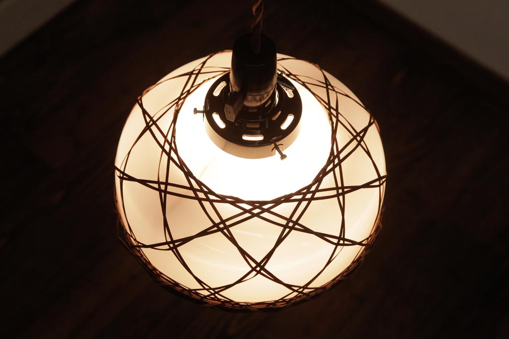昭和レトロ　和の味わい溢れる竹編みのシェードのペンダントライト(電笠、天井照明)