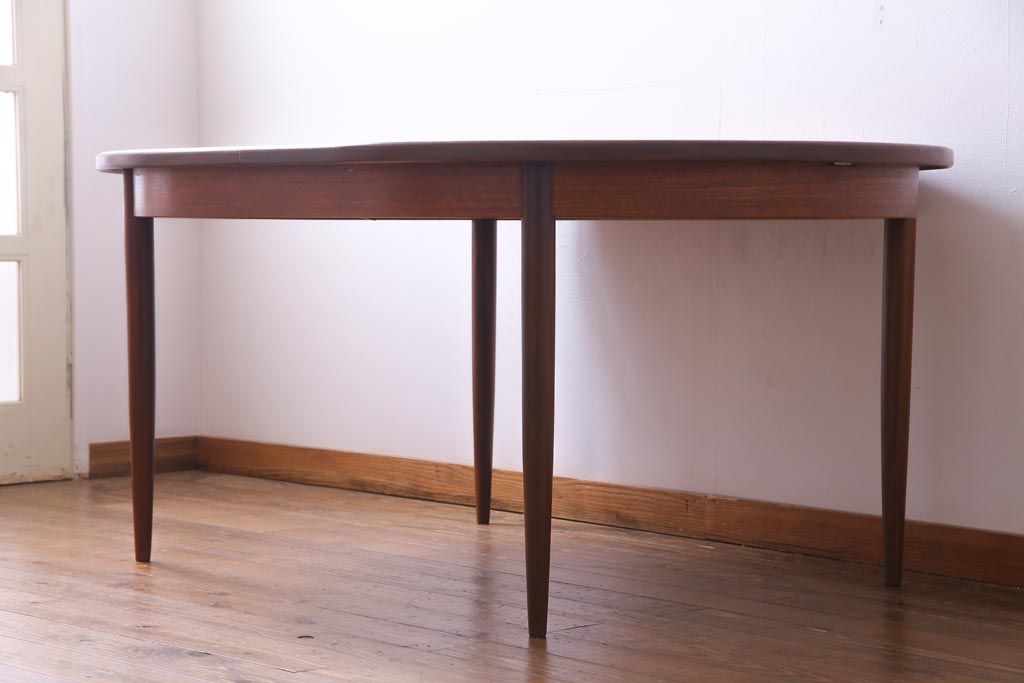 ヴィンテージ家具　北欧ビンテージ　G-PLAN(ジープラン)　チーク材　柔らかな木の風合いが魅力的なエクステンションテーブル(ダイニングテーブル)