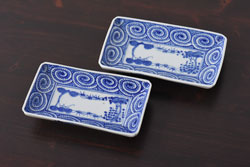 古民具・骨董　染付　蛸唐草紋　はっきりとした藍が美しい角皿2枚セット(長皿)
