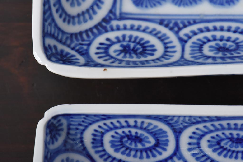 古民具・骨董　染付　蛸唐草紋　はっきりとした藍が美しい角皿2枚セット(長皿)(3)