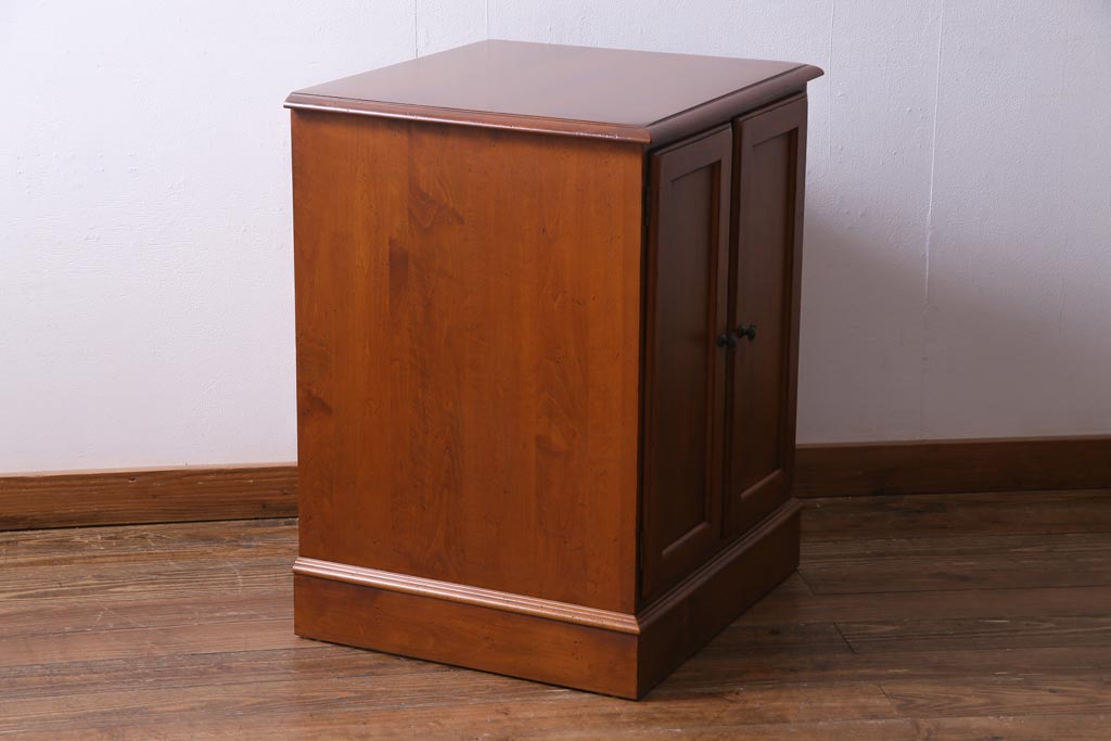 中古　ETHAN ALLEN(イーセンアーレン)　アメリカンミッドセンチュリーなレコードケース(キャビネット、収納棚)