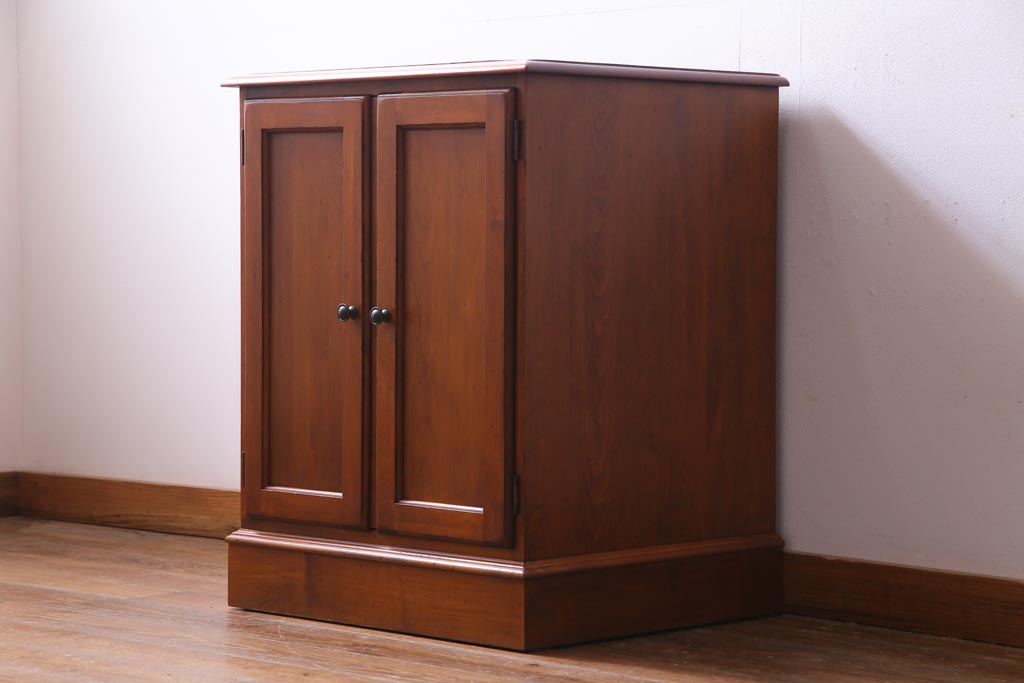 中古　ETHAN ALLEN(イーセンアーレン)　アメリカンミッドセンチュリーなレコードケース(キャビネット、収納棚)
