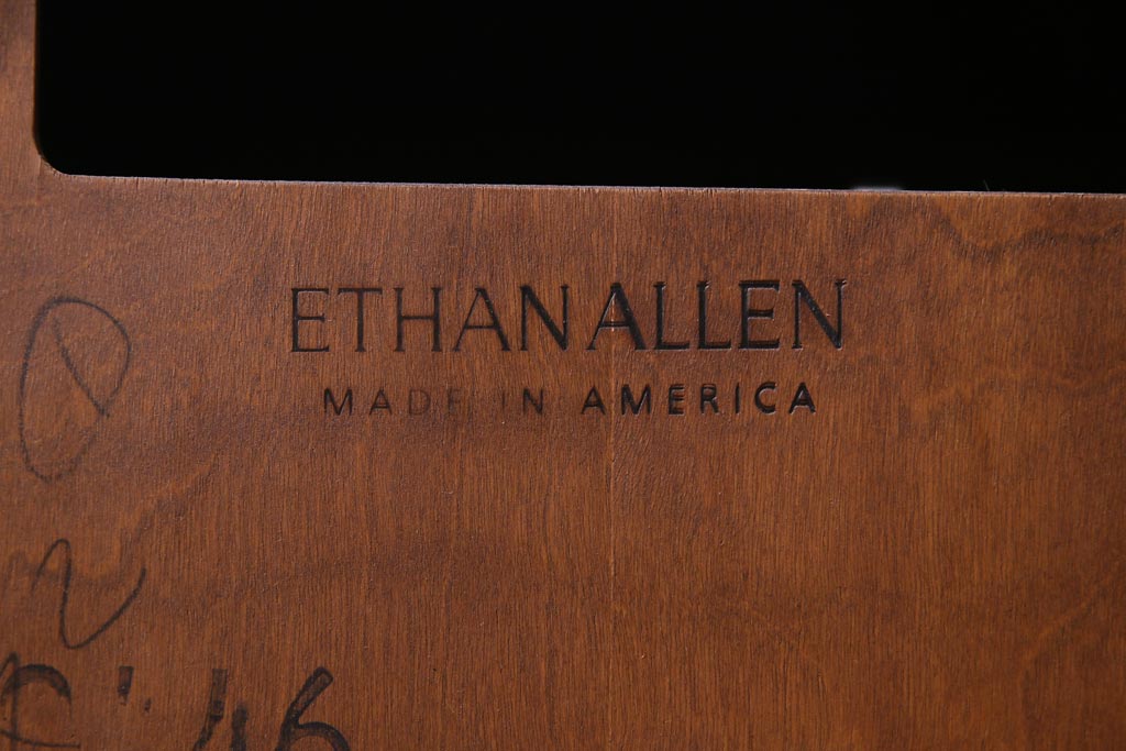 中古　ETHAN ALLEN(イーセンアーレン)　アメリカンミッドセンチュリーなレコードケース(キャビネット、収納棚)