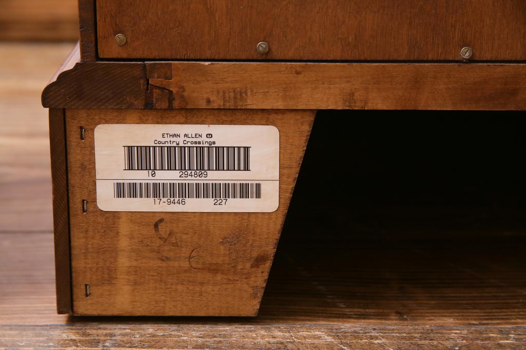 中古　ETHAN ALLEN(イーセンアーレン)　アメリカンミッドセンチュリーなレコードケース(キャビネット、収納棚)
