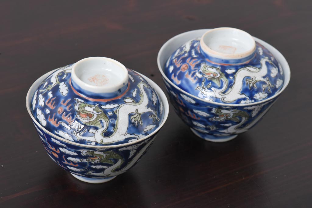 古民具・骨董　龍の図　色絵　独特な絵柄の蓋付き茶碗2客セット(和食器)(1)