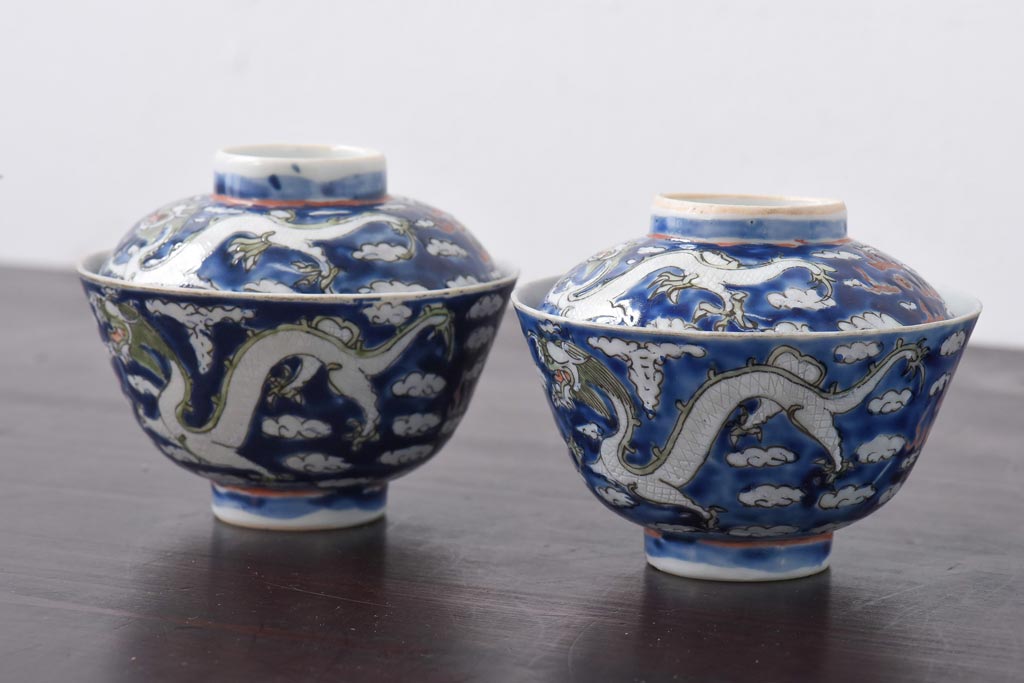 古民具・骨董　龍の図　色絵　独特な絵柄の蓋付き茶碗2客セット(和食器)(1)