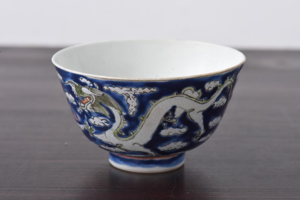 古民具・骨董　龍の図　色絵　独特な絵柄の蓋付き茶碗2客セット(和食器)(1)