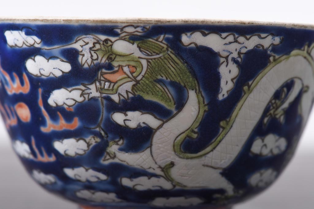 古民具・骨董　龍の図　色絵　独特な絵柄の蓋付き茶碗2客セット(和食器)(1)