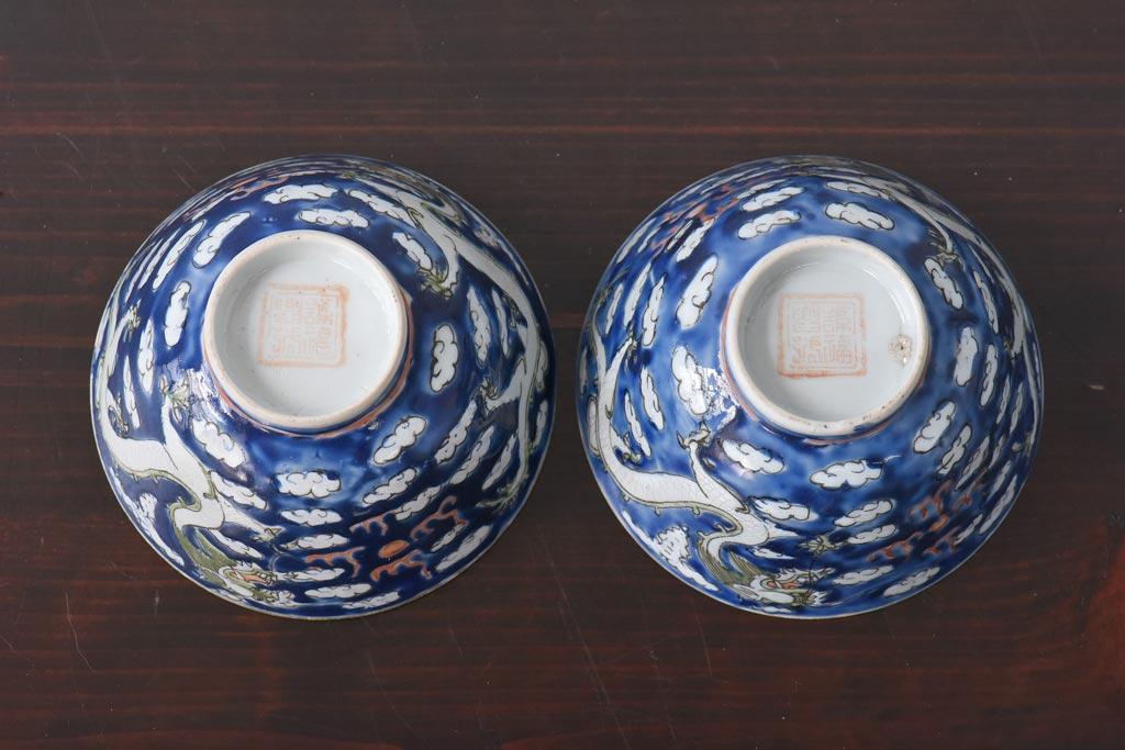 古民具・骨董　龍の図　色絵　独特な絵柄の蓋付き茶碗2客セット(和食器)(1)