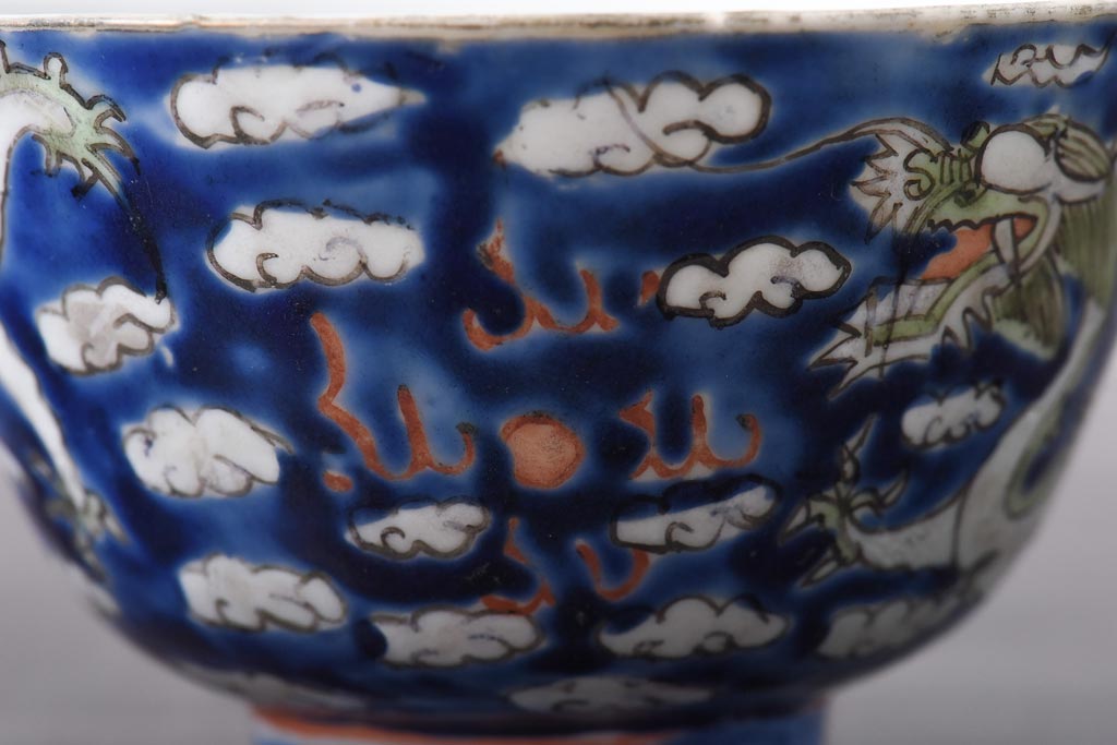 古民具・骨董　龍の図　色絵　独特な絵柄の蓋付き茶碗2客セット(和食器)(2)