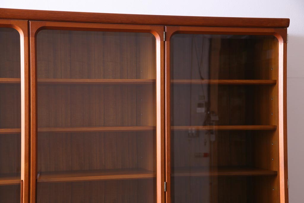 ヴィンテージ家具　ビンテージ　日田工芸　マキシムシリーズ　絶版品　チーク・ローズウッド材　北欧風デザインの食器棚(キャビネット、飾り棚)