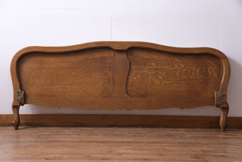 アンティーク家具　フランスアンティーク　オーク材　レリーフがお洒落な大らかな佇まいの木製ベッドフレーム